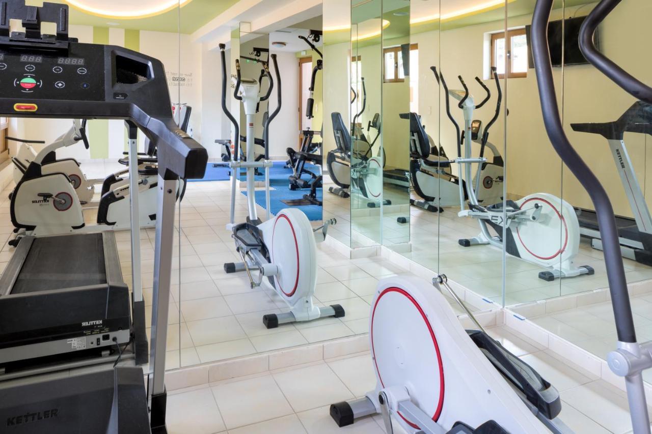Oscar & Village Hotel 4*